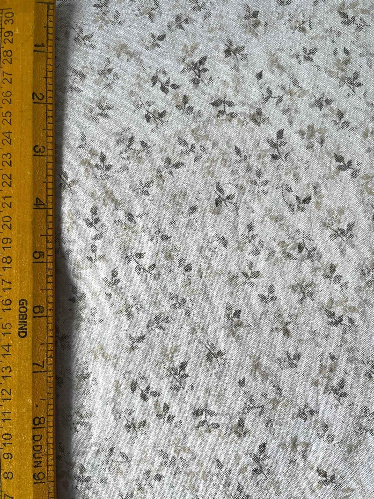 Premium Cotton-Mix Floral/Leaf Print Fabric (36" W) – Crafted for Tailored Shirts