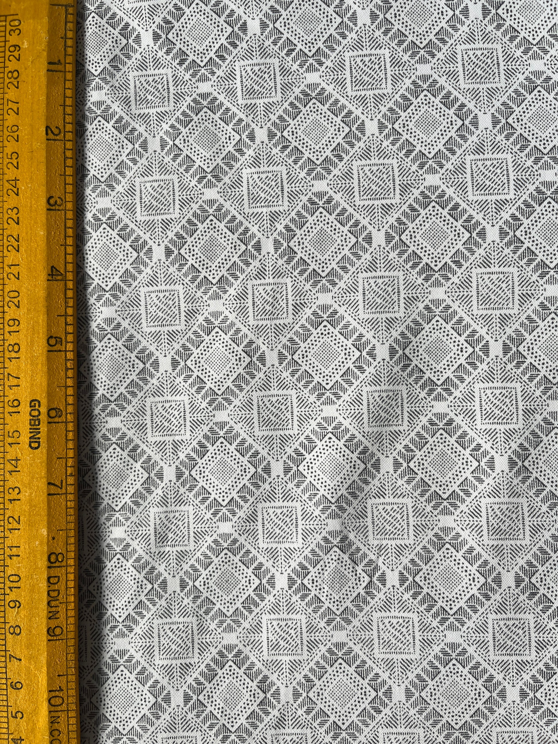 Printed white lightweight shirting